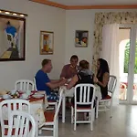 Lagos Algarve For Families & Friends, 6 Bedrooms, 7 Bathrooms, Pool, Bbq, Heating Pedra Alcada