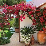 Villa Lagos Algarve For Families & Friends, 6 Bedrooms, 7 Bathrooms, Pool, Bbq, Heating *