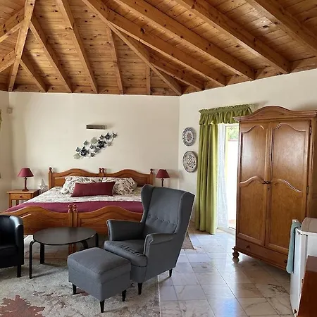 Lagos Algarve For Families & Friends, 6 Bedrooms, 7 Bathrooms, Pool, Bbq, Heating * Pedra Alcada