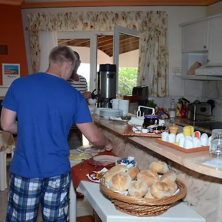 Lagos Algarve For Families & Friends, 6 Bedrooms, 7 Bathrooms, Pool, Bbq, Heating Вилла *