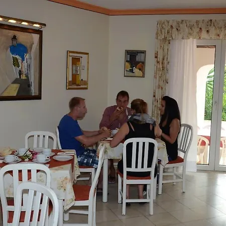 Lagos Algarve For Families & Friends, 6 Bedrooms, 7 Bathrooms, Pool, Bbq, Heating Pedra Alcada