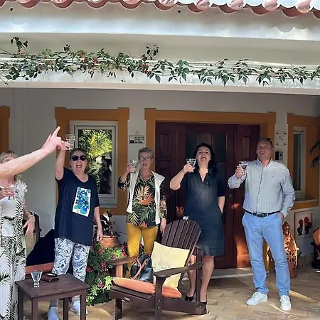 Lagos Algarve For Families & Friends, 6 Bedrooms, 7 Bathrooms, Pool, Bbq, Heating *