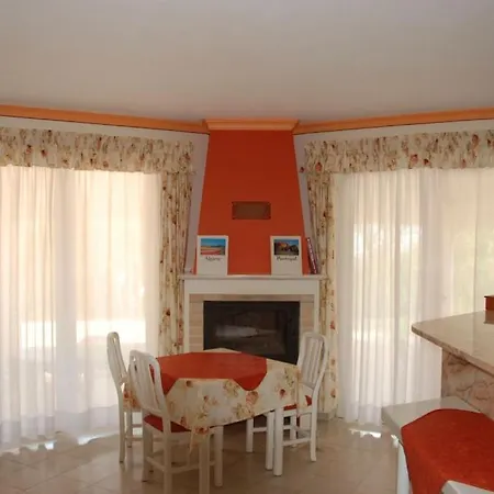 Lagos Algarve For Families & Friends, 6 Bedrooms, 7 Bathrooms, Pool, Bbq, Heating Villa Pedra Alcada